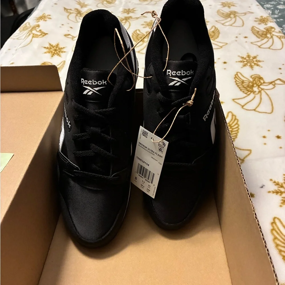 NWT Ladies  Reebok Classic Black and White Ultra Flash  Running Shoes (8) - Picture 4 of 5